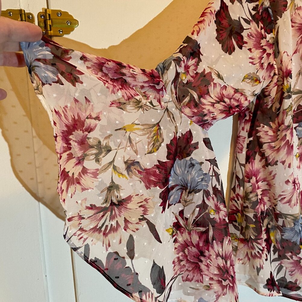 White House Black Market Sheer Floral V Neck Top - Picture 4 of 12